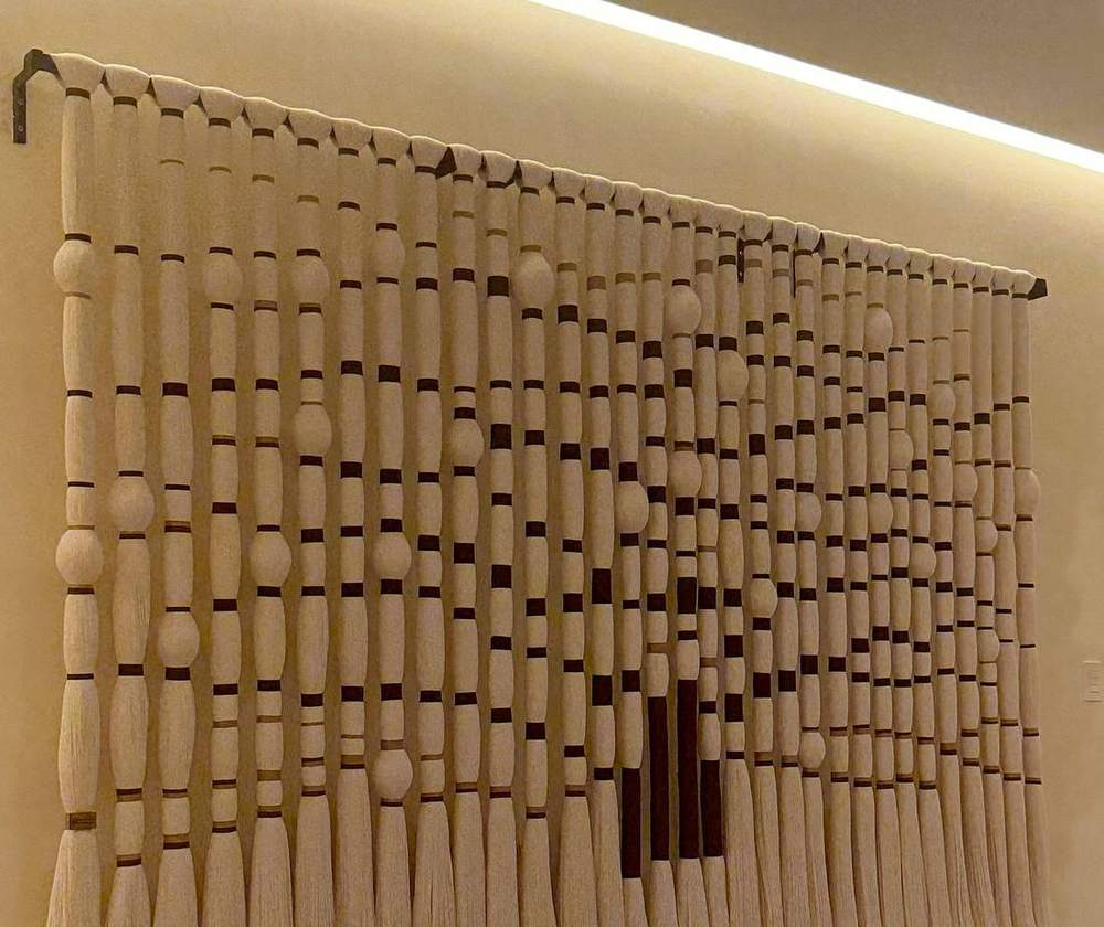Tapiz de columnas de algodón en una sala